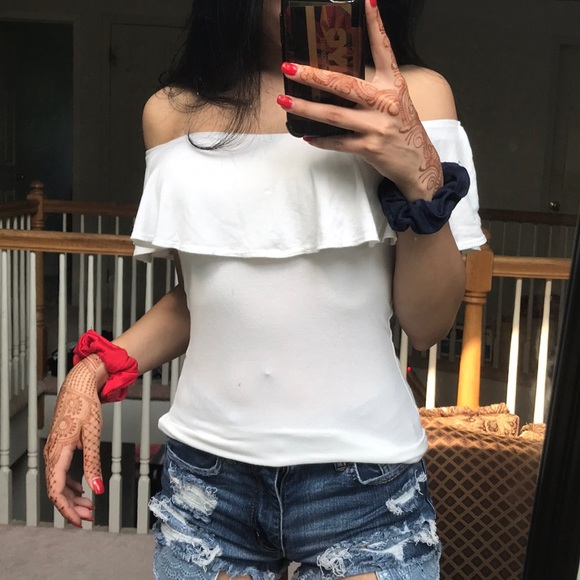 Garage Off the Shoulders Flowy White Shirt - Picture 3 of 8